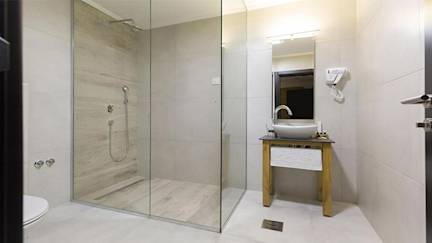 Hotel-Capital-bathroom
