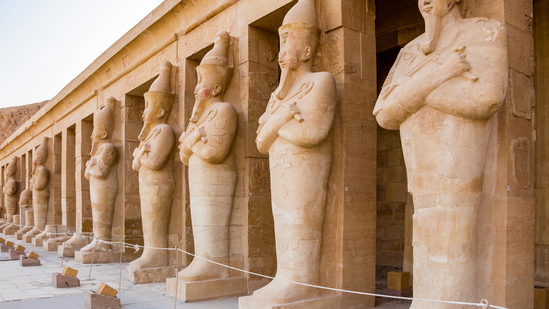 statues-of-hatshepsut-temple-luxor-egypt