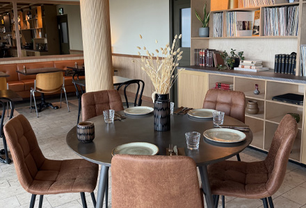 hotel-hofn-breakfast-room