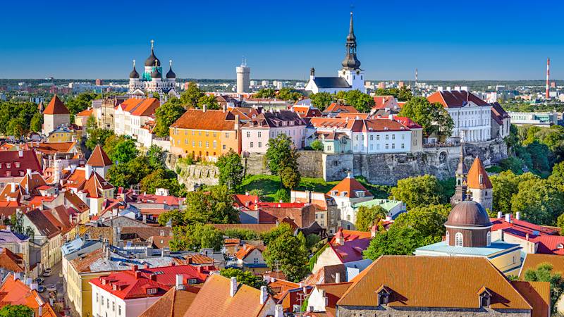 estonia-country-listing-page-tallinn-old-town