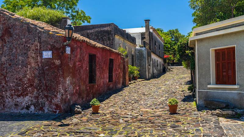uruguay-country-listing-page-calle-de-los-suspiros