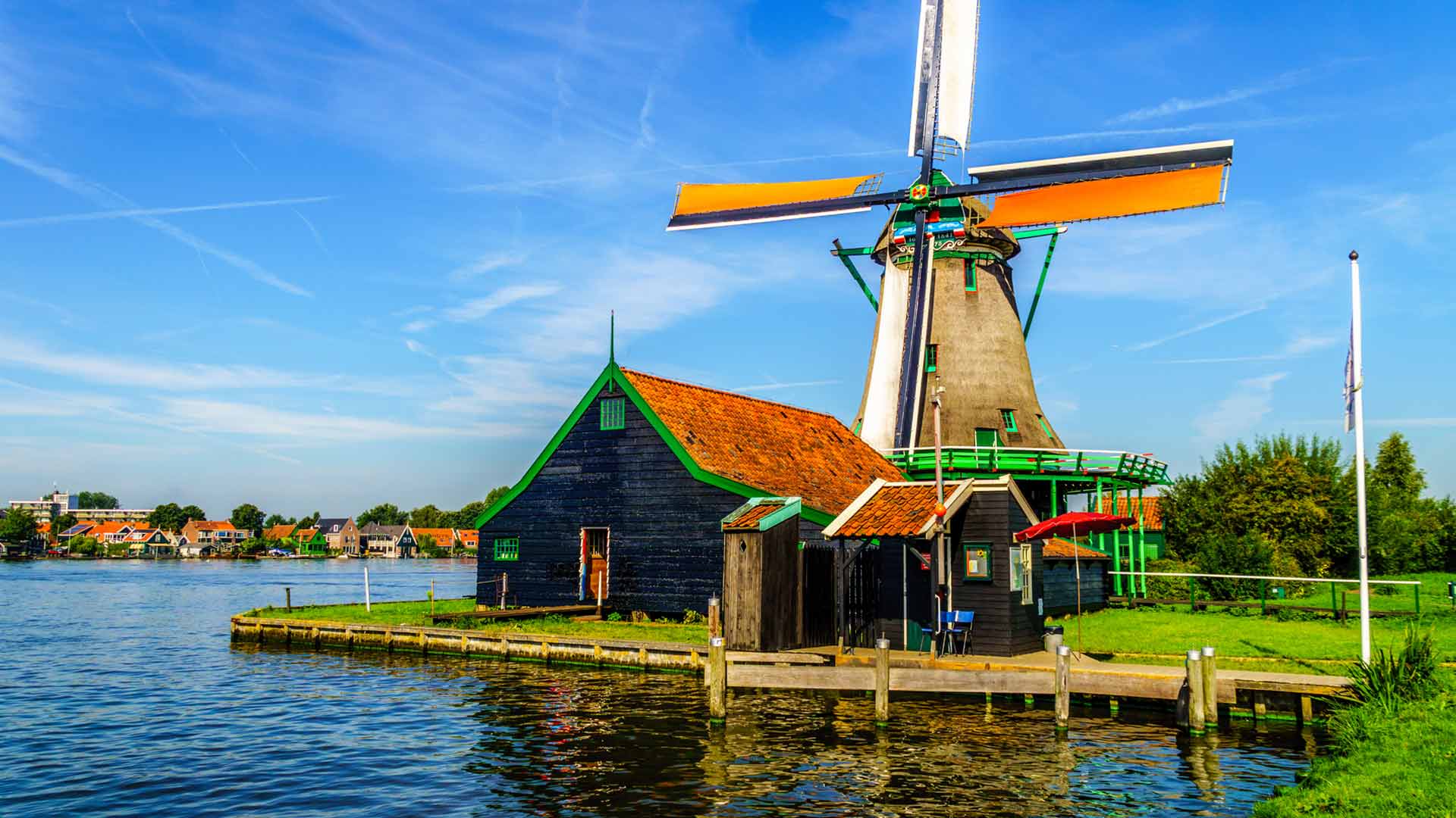 zaanse-schans-fully-operational-dutch-windmill-classic-europe-day2-1