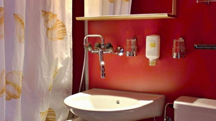 Jungfrau-Region-hotel-alpina-kandersteg-bathroom