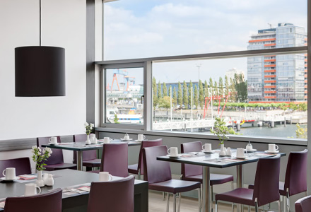 intercityhotel-kiel-breakfast-room
