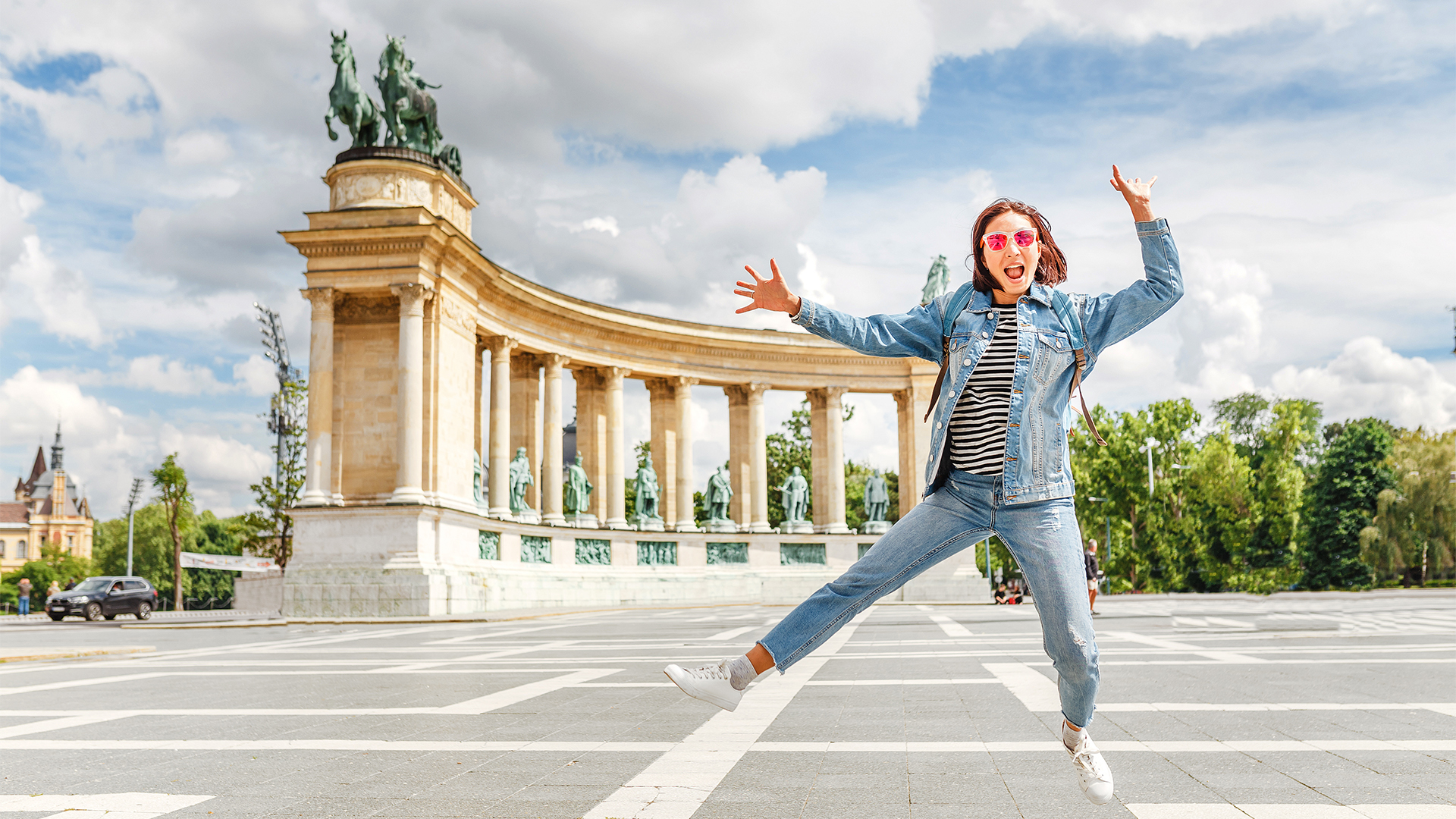 Budapest-Heroes-Square-swiper-hero-gallery