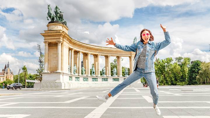 Budapest-Heroes-Square-swiper-hero-gallery