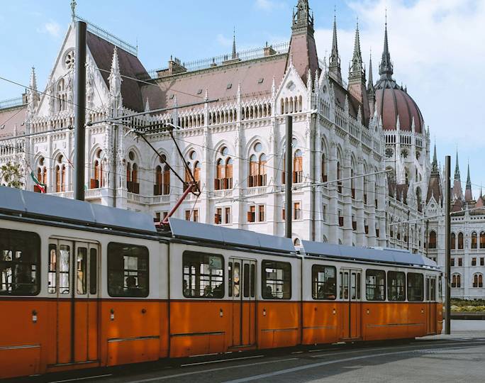 guided-tour-of-budapest-included-experience