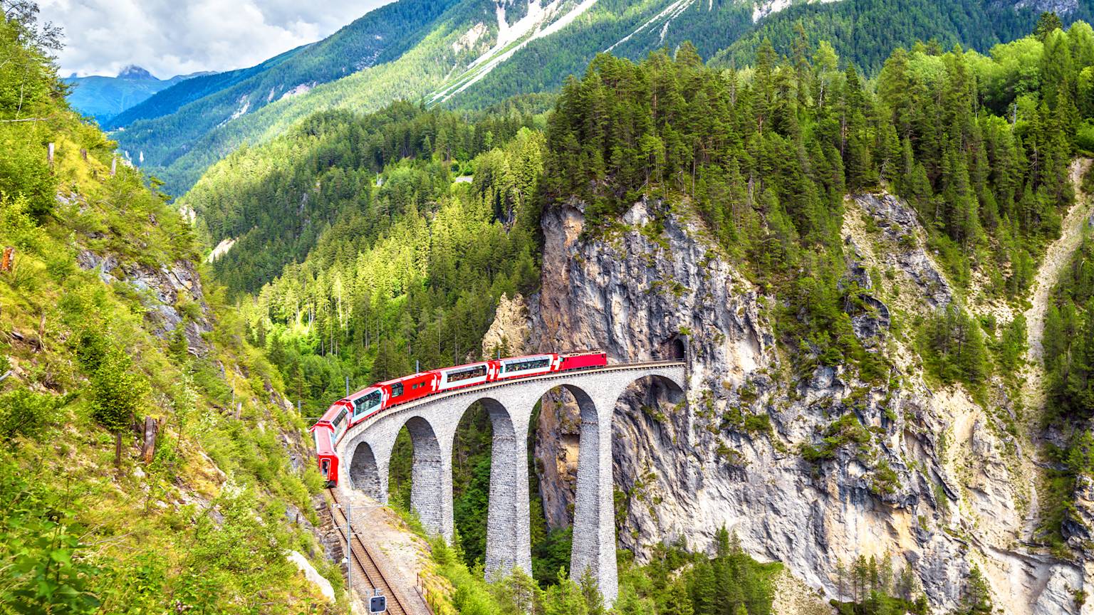 landwasser-viaduct-glacier-express-train-switzerland
