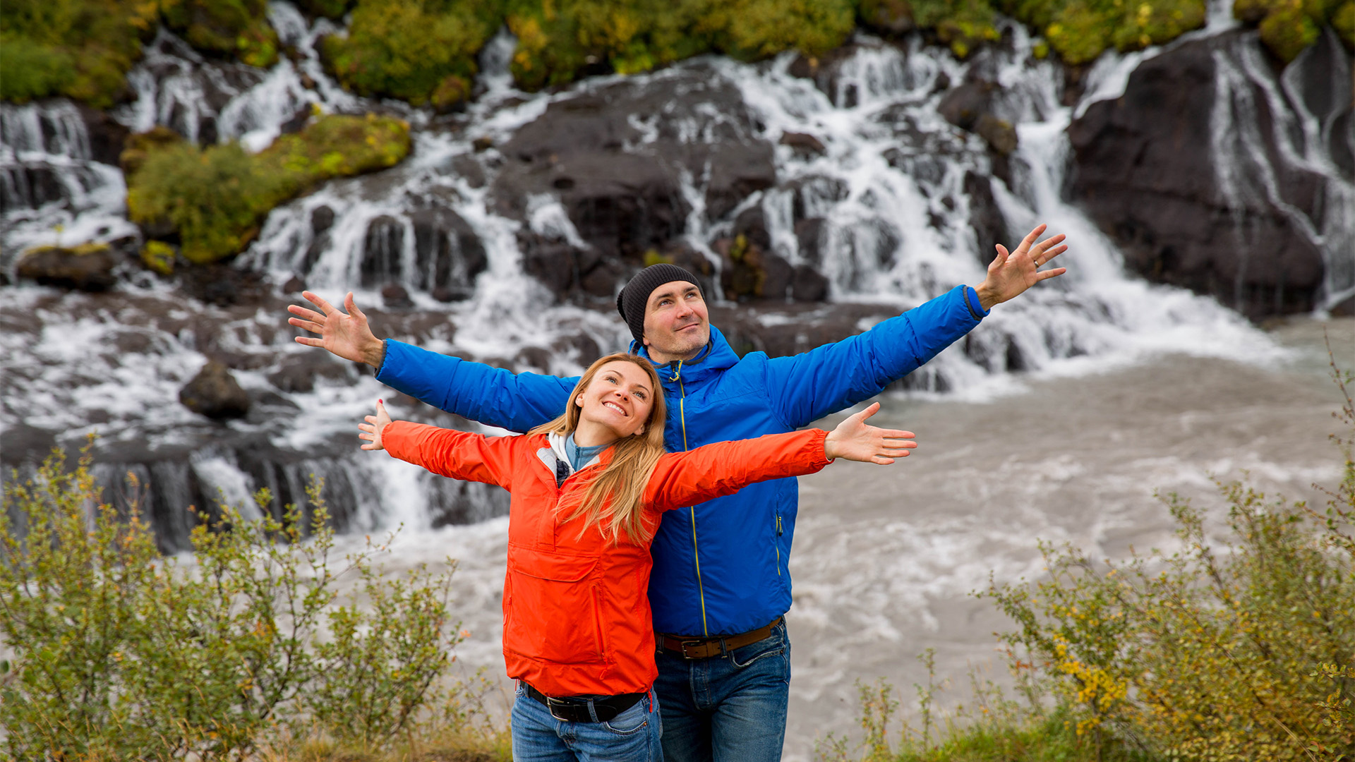 hraunfossar-waterfall-iceland-couple
