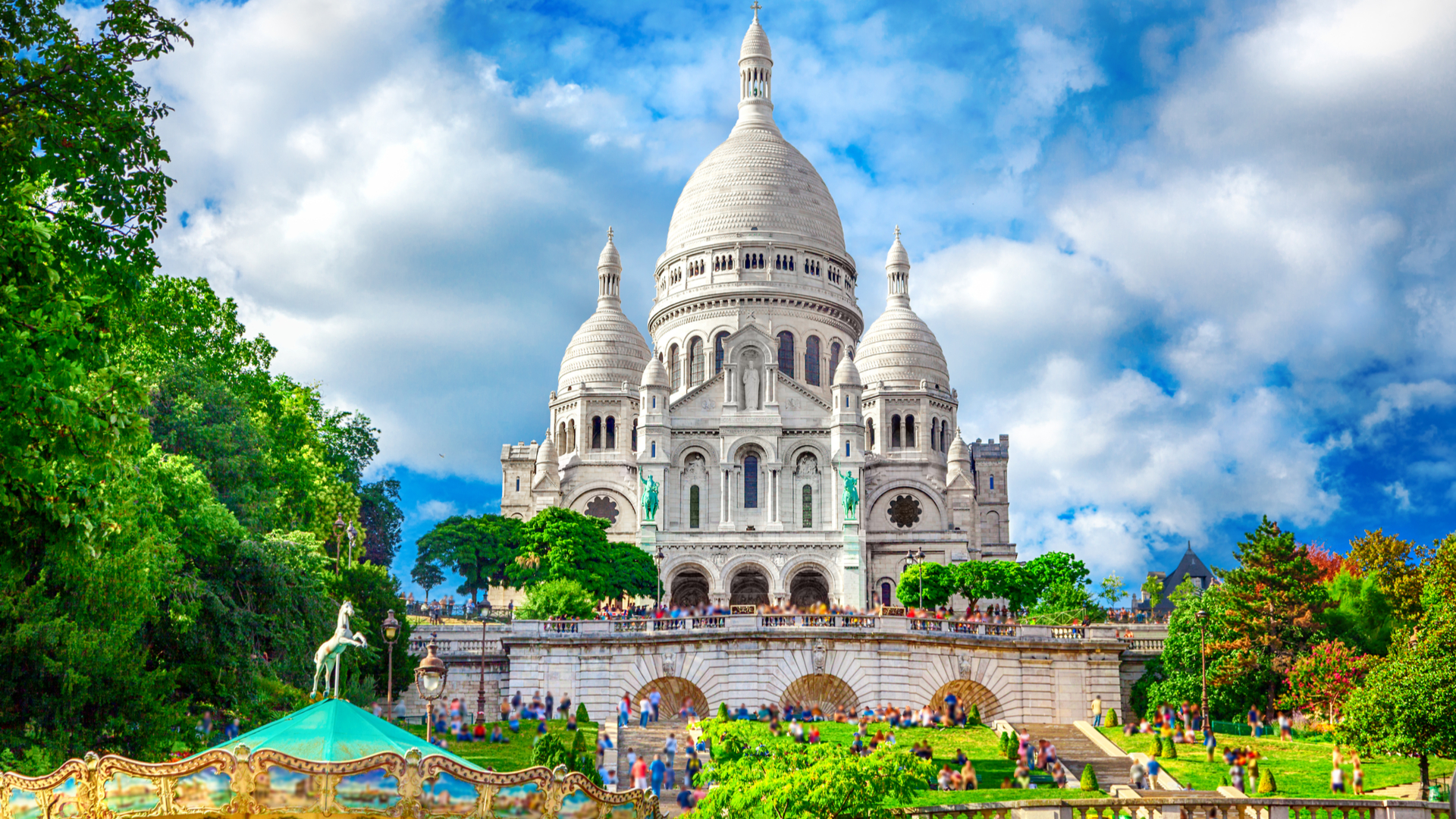 Basilica-Sacre-Coeur-in-Montmartre-Paris-France