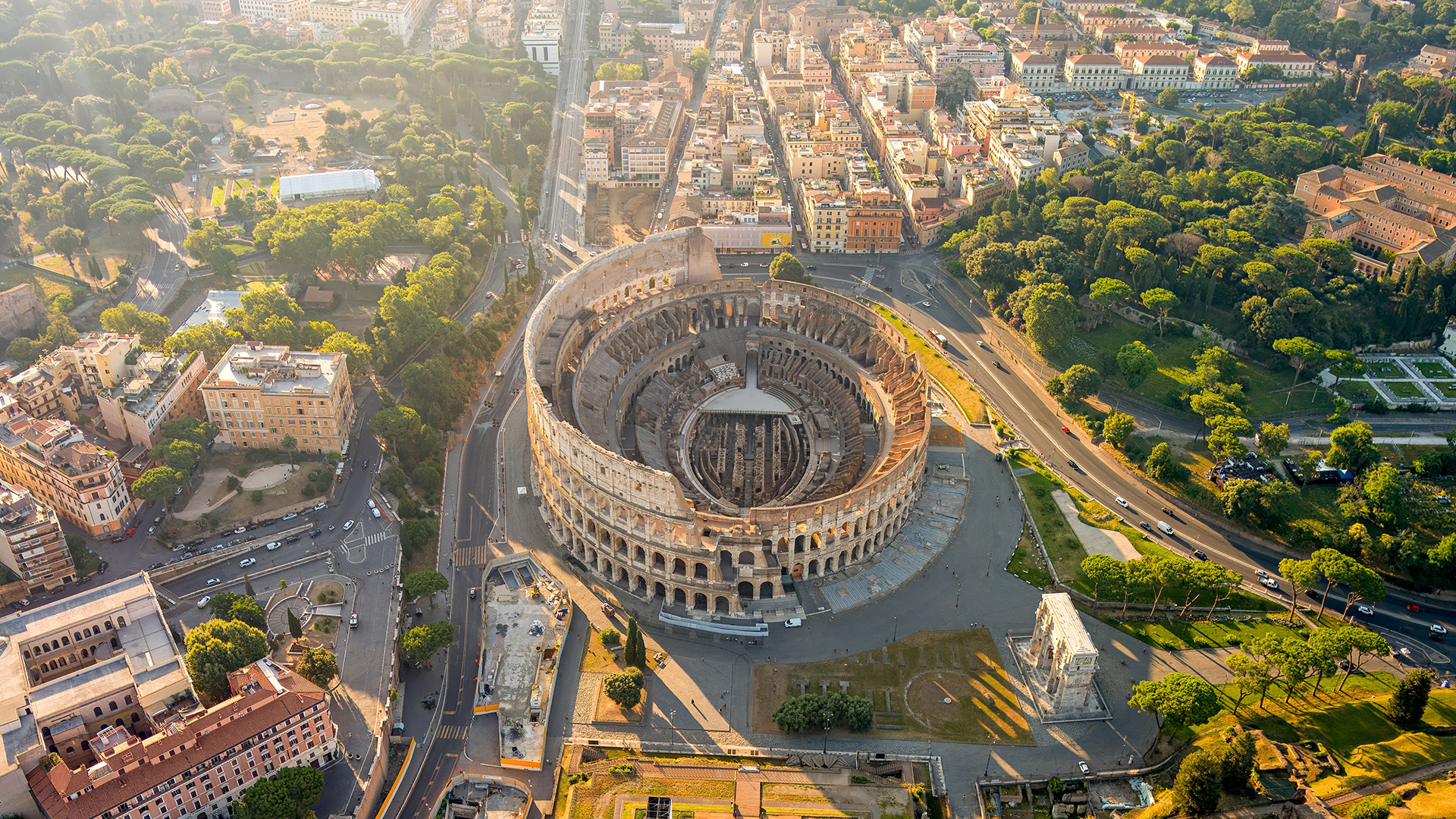 italy-rome-colosseum-city-aerial-views-swiper-hero-gallery