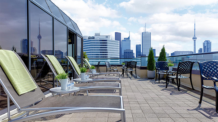 chelsea-hotel-toronto-public-deck