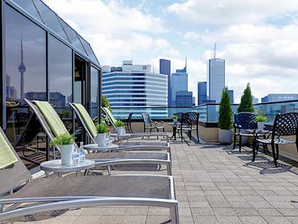 chelsea-hotel-toronto-public-deck