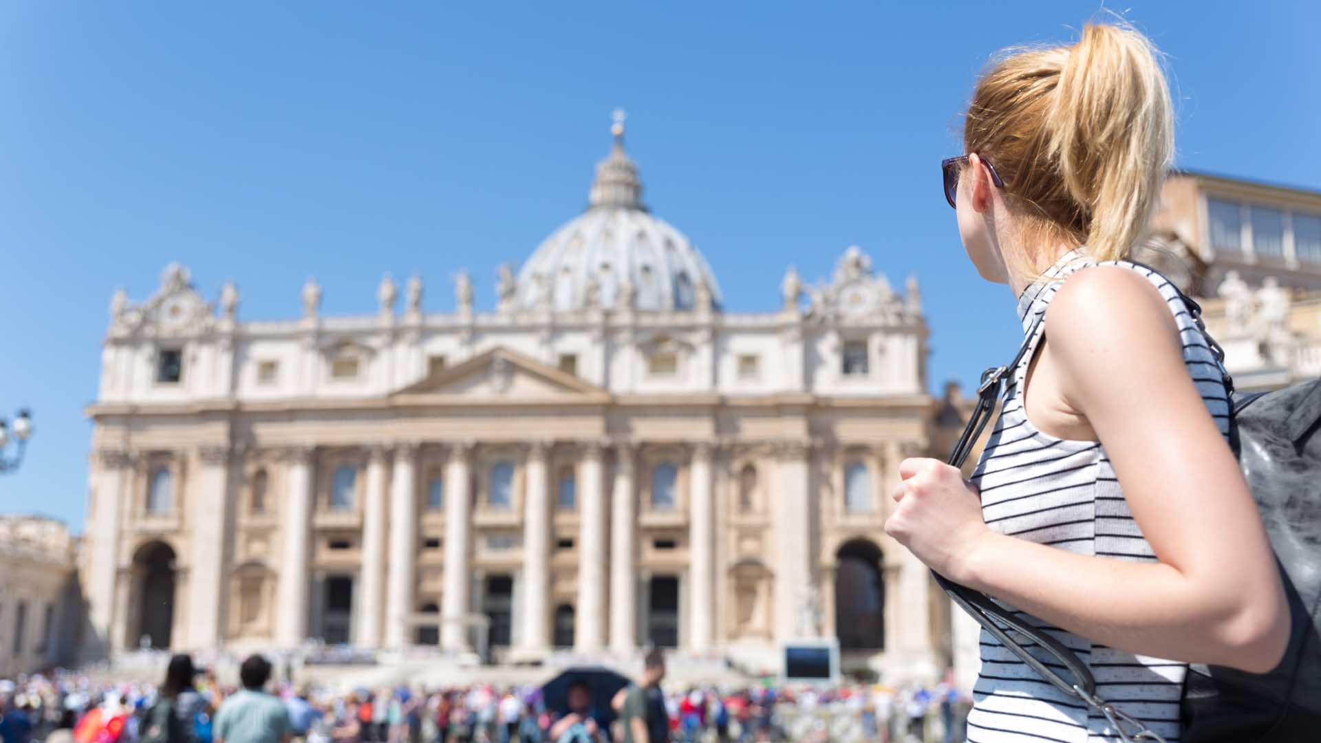 vatican-city-rome-italy-pope-guided-tour