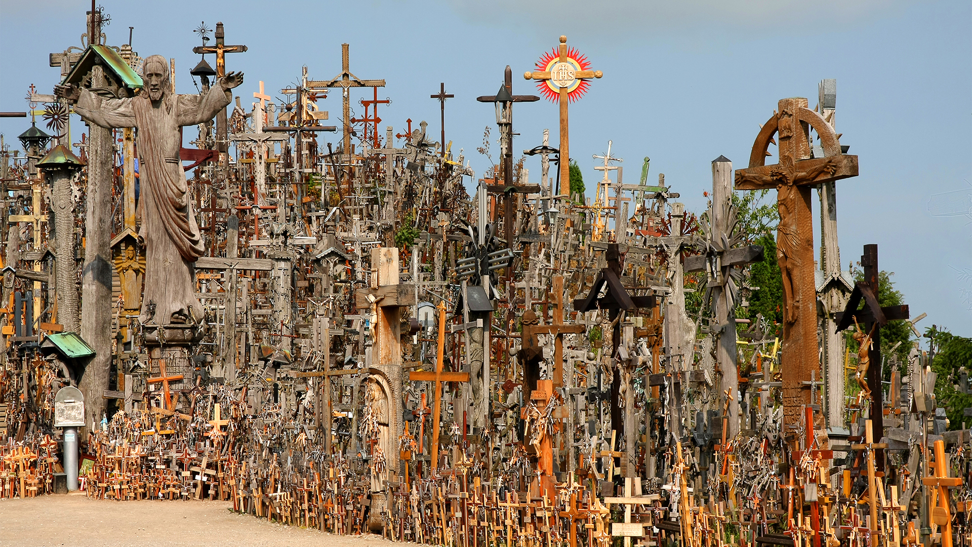 Hill-of-Crosses-Lithuania-swiper-hero-gallery