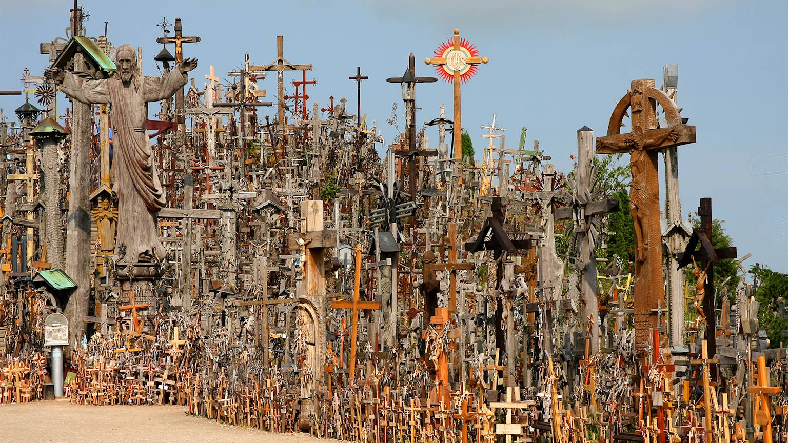 Hill-of-Crosses-Lithuania-swiper-hero-gallery