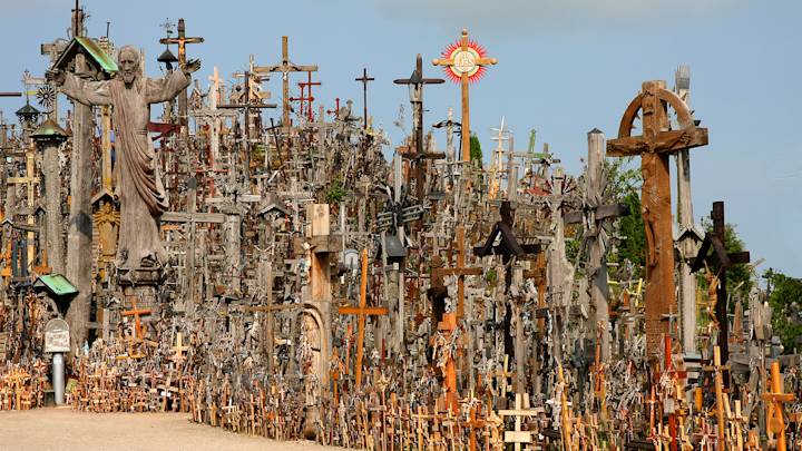 Hill-of-Crosses-Lithuania-swiper-hero-gallery