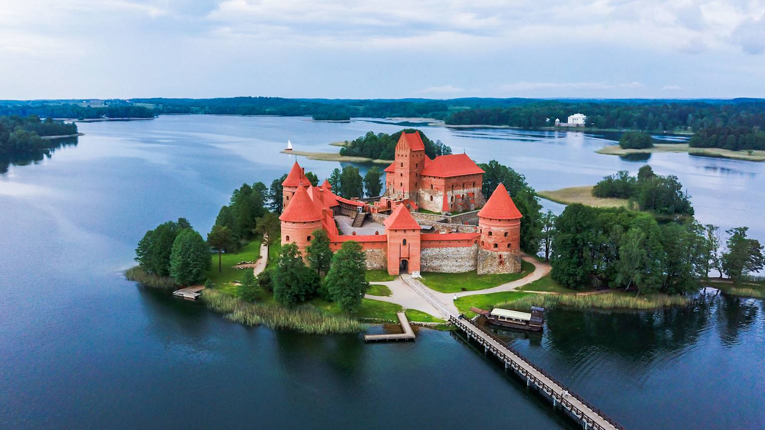 lithuania-country-listing-page-trakai-castle