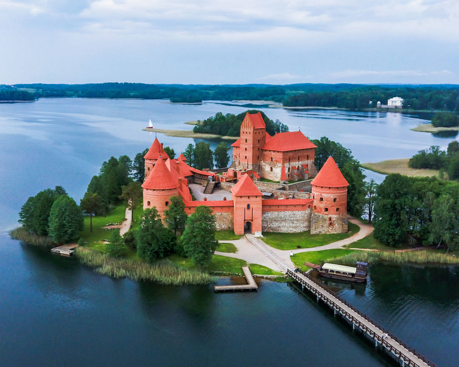 lithuania-country-listing-page-trakai-castle