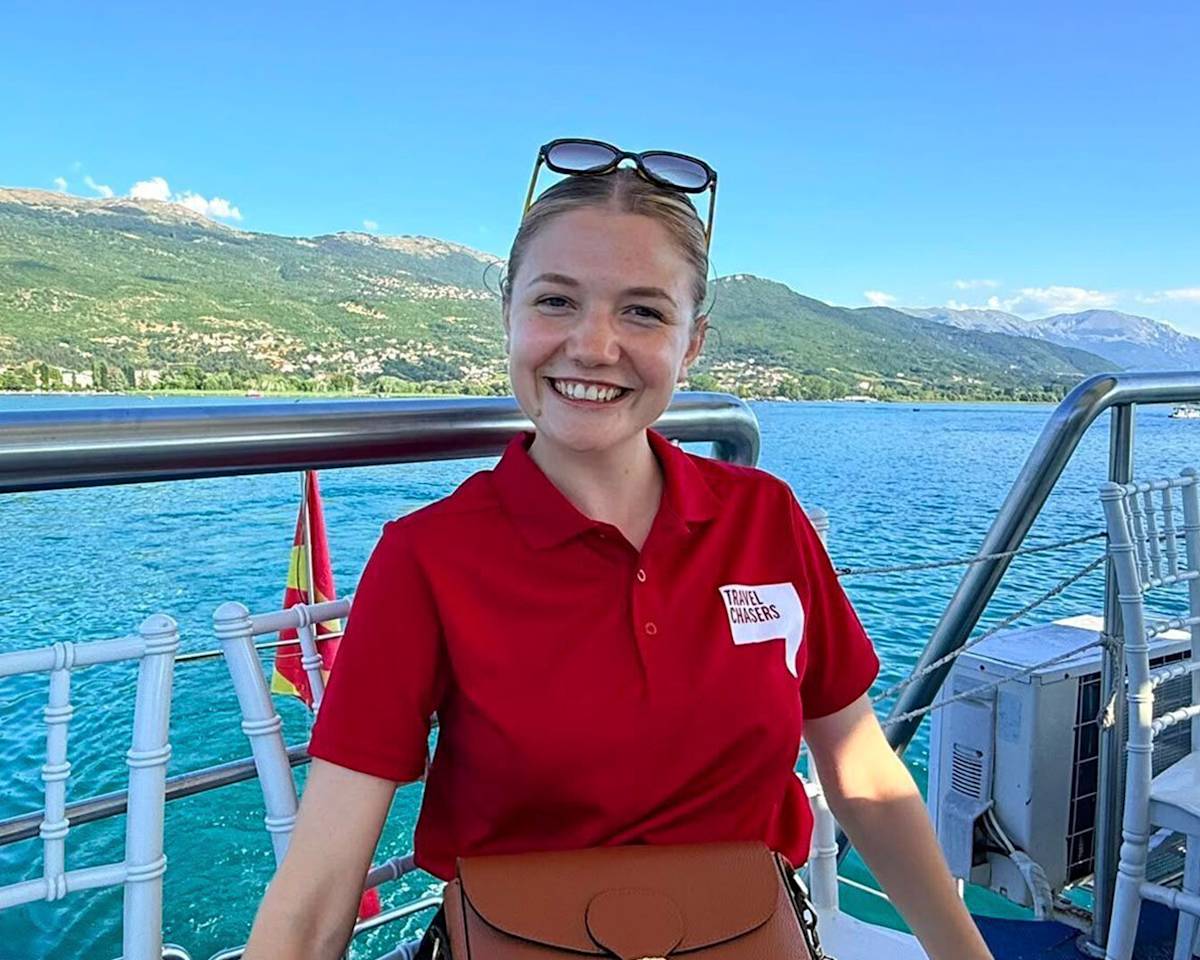 travel-chasers-tour-leader-uniform-adriana