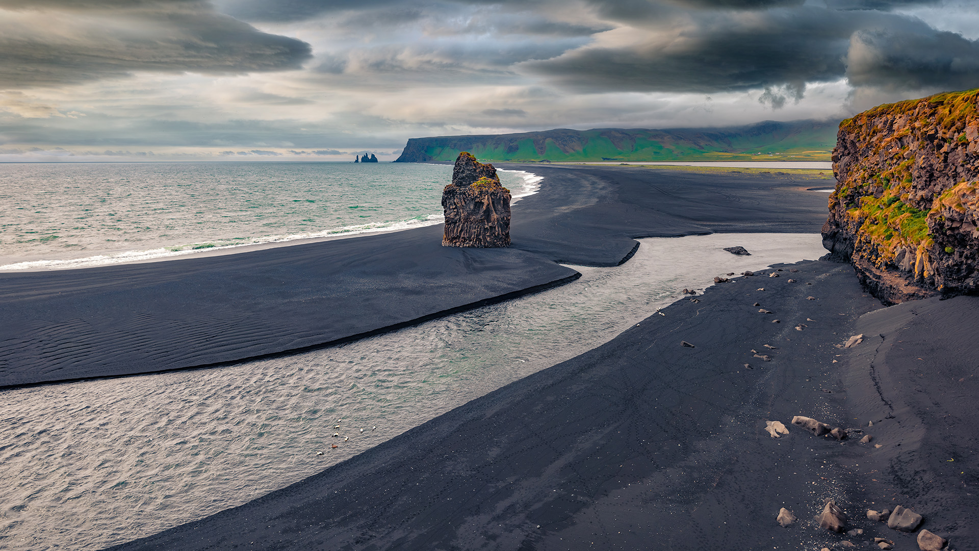 reynisfjara-beach-iceland-black