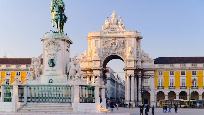 lisbon-driving-tour-winter-experience