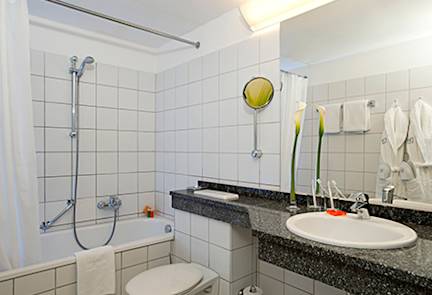 NH-hirschberg-heidelberg-bathroom