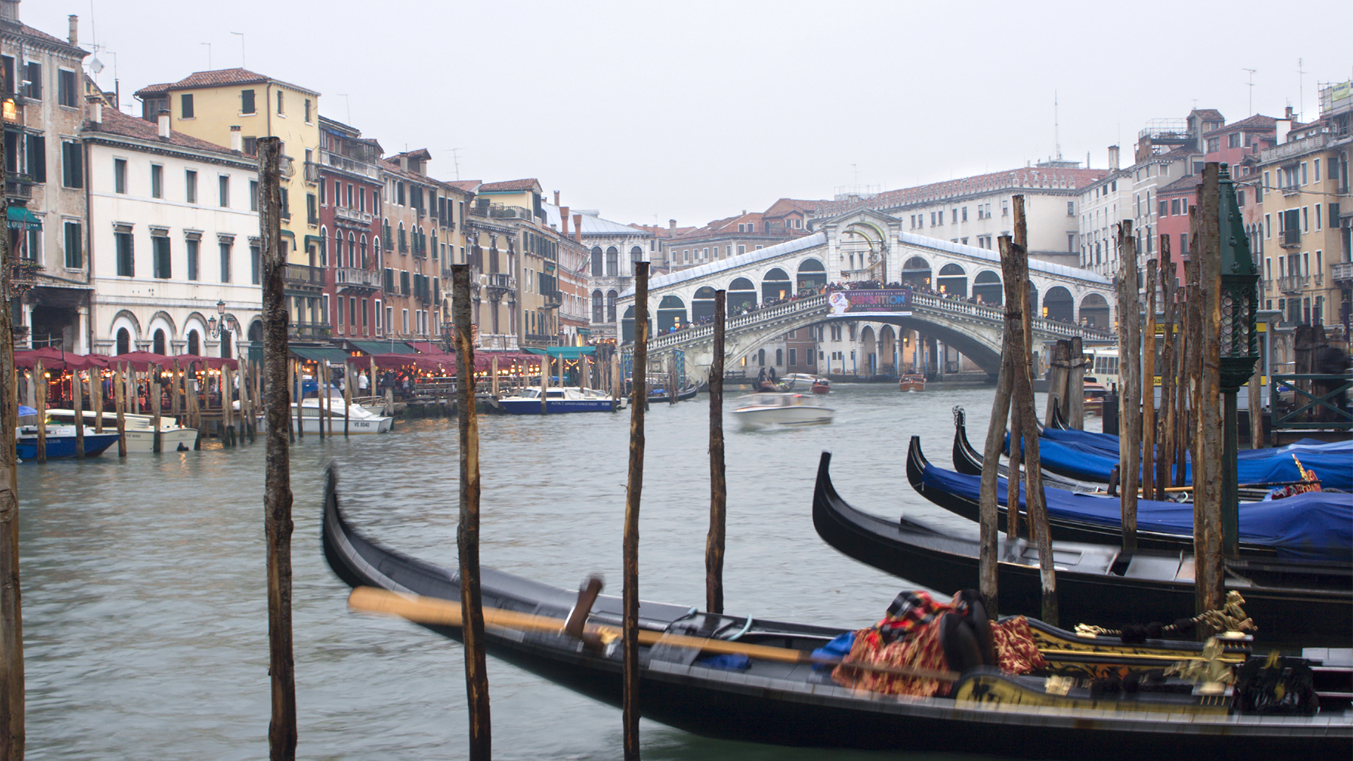 Venice-Canals-in-low-season-Italy