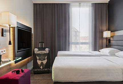 moxy-copenhagen-hotel-room