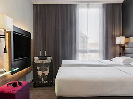 moxy-copenhagen-hotel-room
