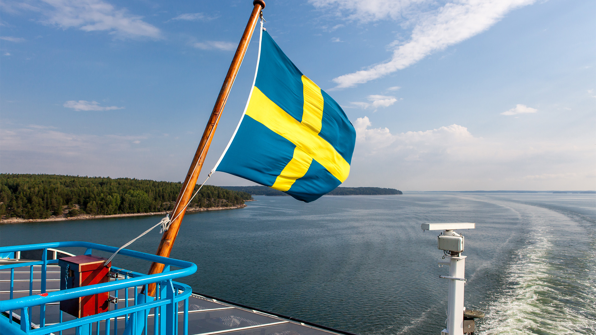 Sweden-Stockholm-ferry-boat-with-flag