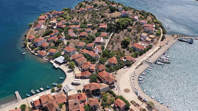 visit-trizonia-experience
