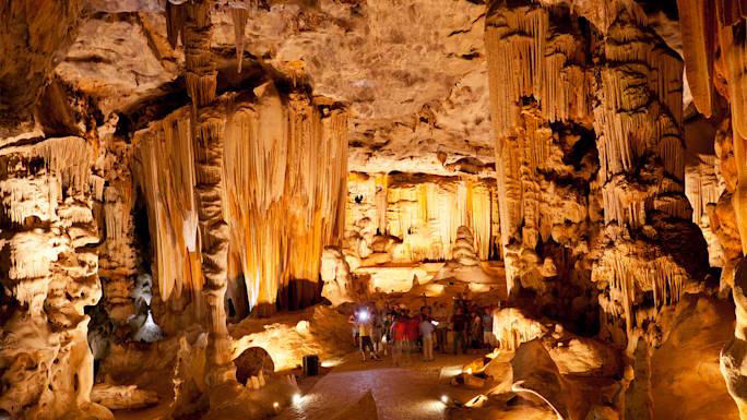visit-the-cango-caves-experience