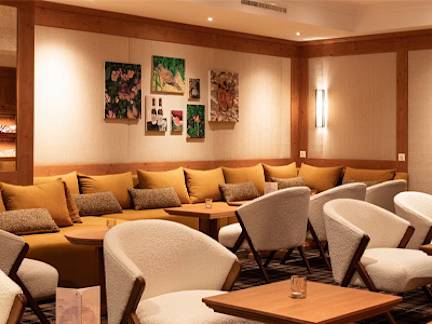 the-glacier-hotel-lobby