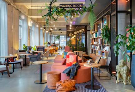 moxy-berlin-ostbahnhof-lobby