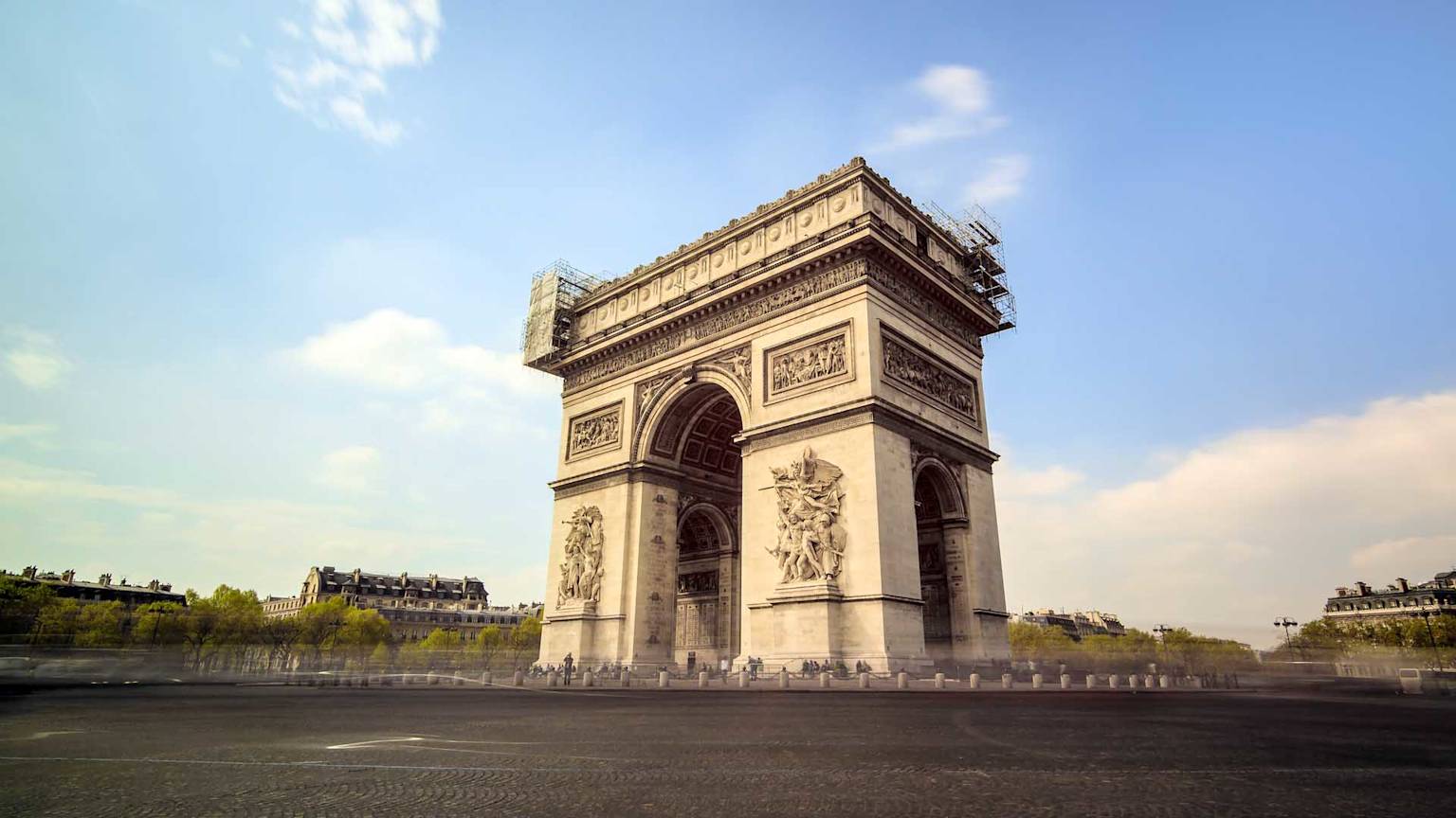 paris-arc-de-triomphe-famous-landmark-france