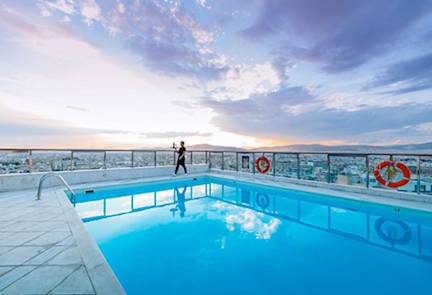 dorian-inn-hotel-pool-area