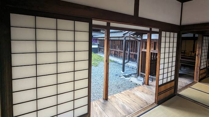explore-takayama-jin-ya-experience