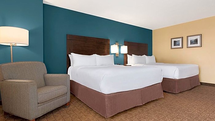 Niagara-Falls-Wyndham-Garden-Niagara-Falls-Fallsview-Bedroom