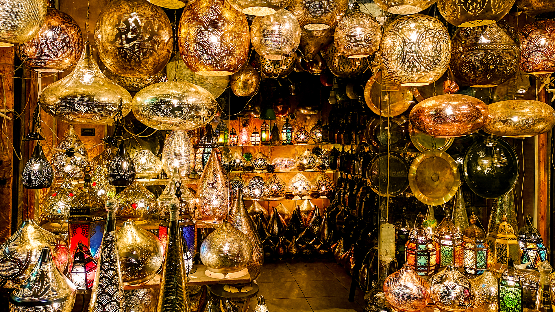 traditional-egyptian-lamps-kha-el-khalili-market-cairo-egypt-swiper-hero-gallery
