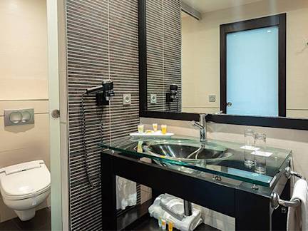 Abades-Nevada-Palace-bathroom
