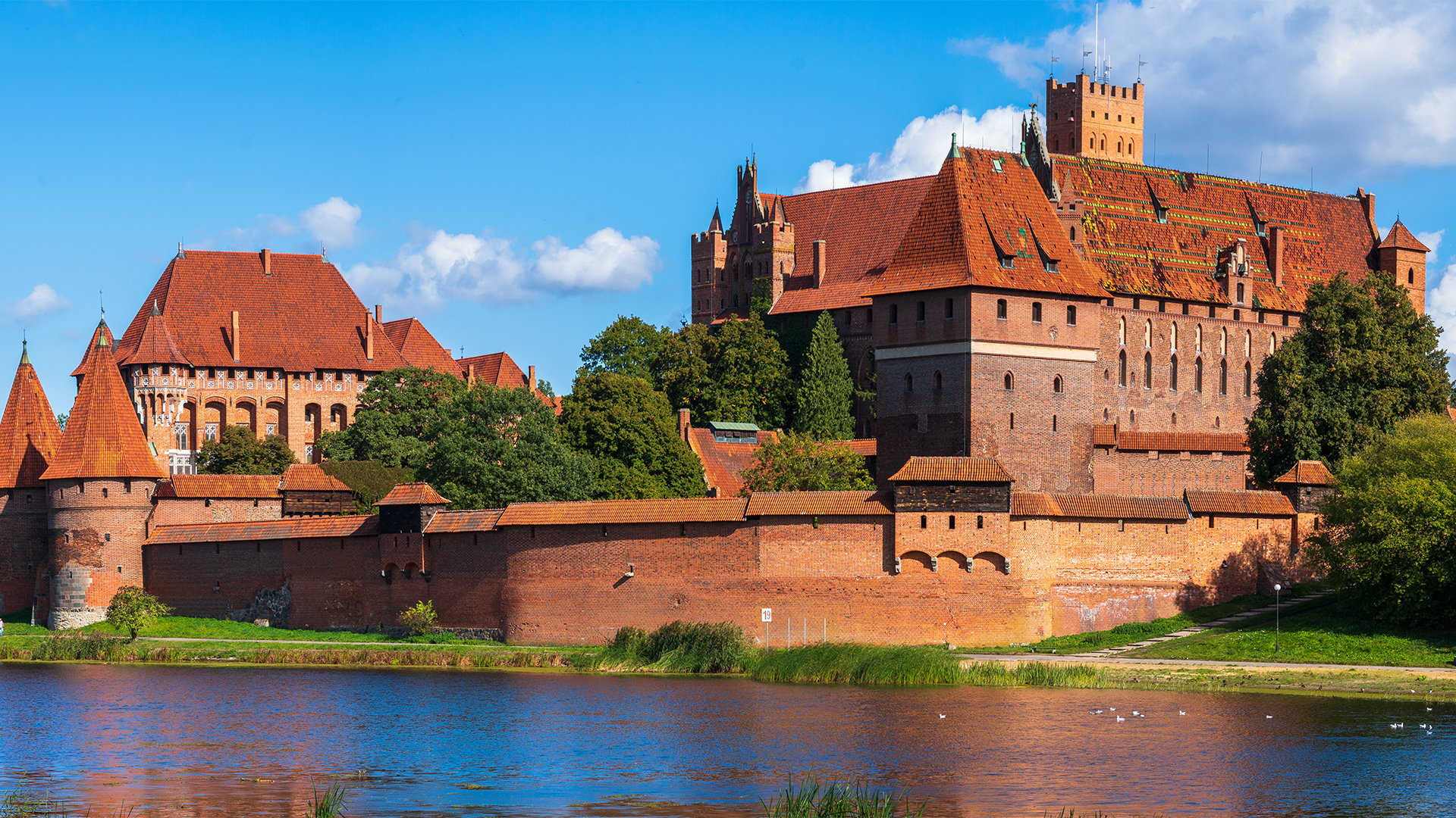 Malbork-Castle-Poland-swiper-hero-gallery