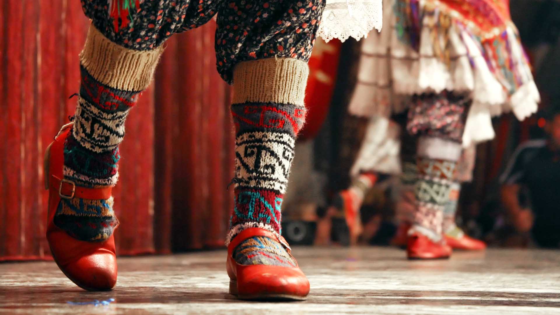 traditional-turkish-folklore-folk-dancing-turkey