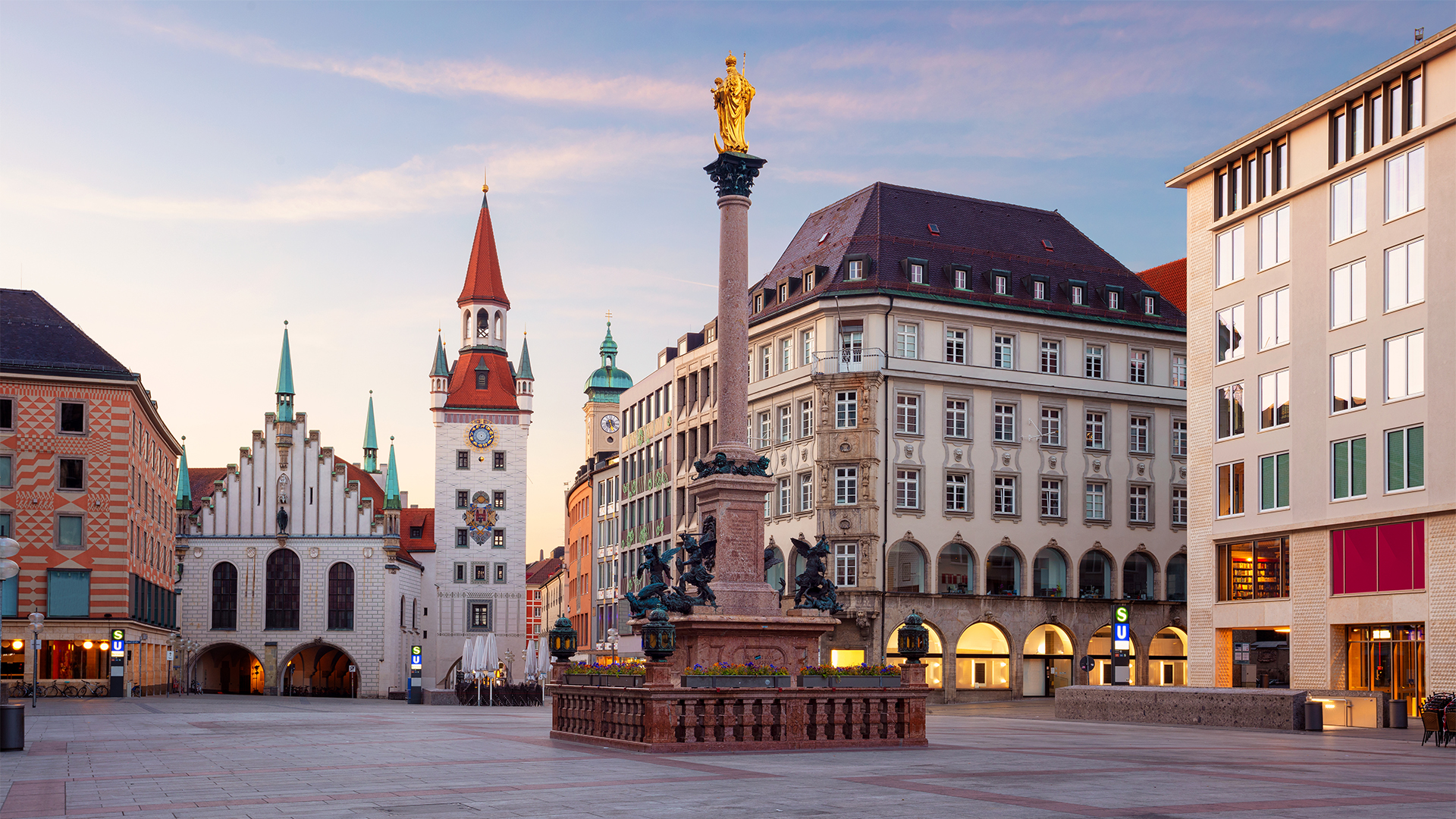 Munich-germany-marienplatz-square-swiper-hero-gallery