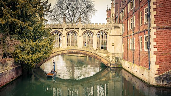 bridge-of-sigh-cambridge-uk-england-swiper-hero-gallery