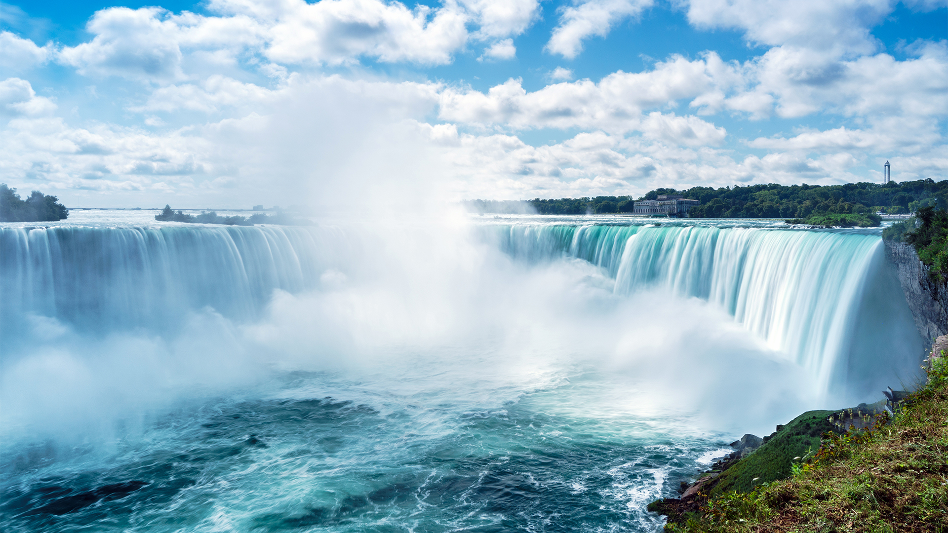 Encounter the majestic Horseshoe Falls