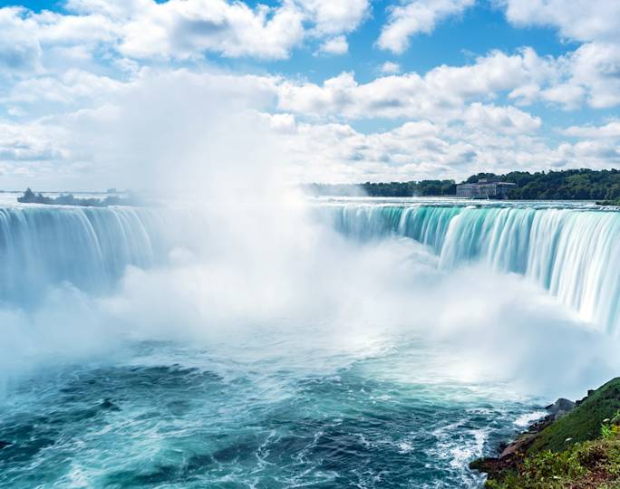 encounter-the-spectacular-horseshoe-falls-experience