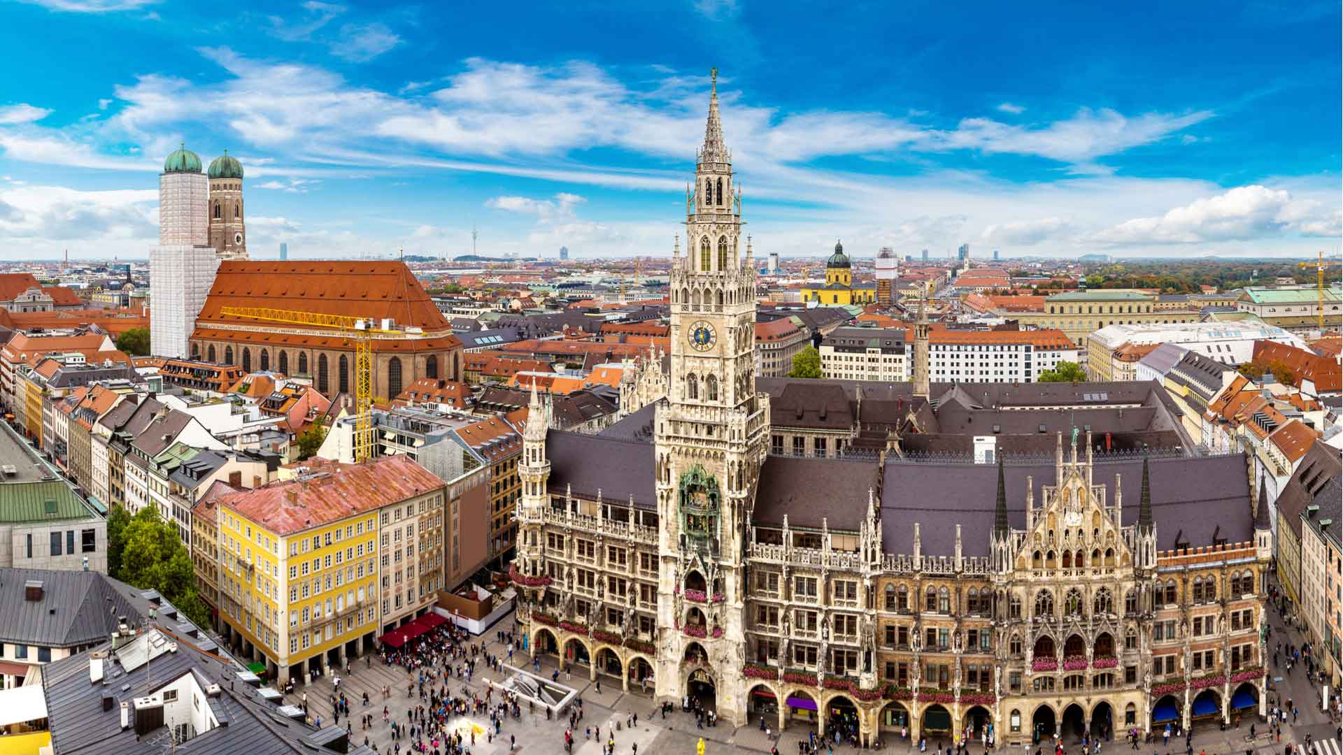 day7-marienplatz-town-hall-germany-europe-highlights