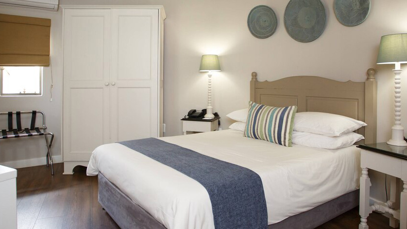 Protea-Hotel-by-Marriott-Oudtshoorn-Riempie-Estate-bedroom