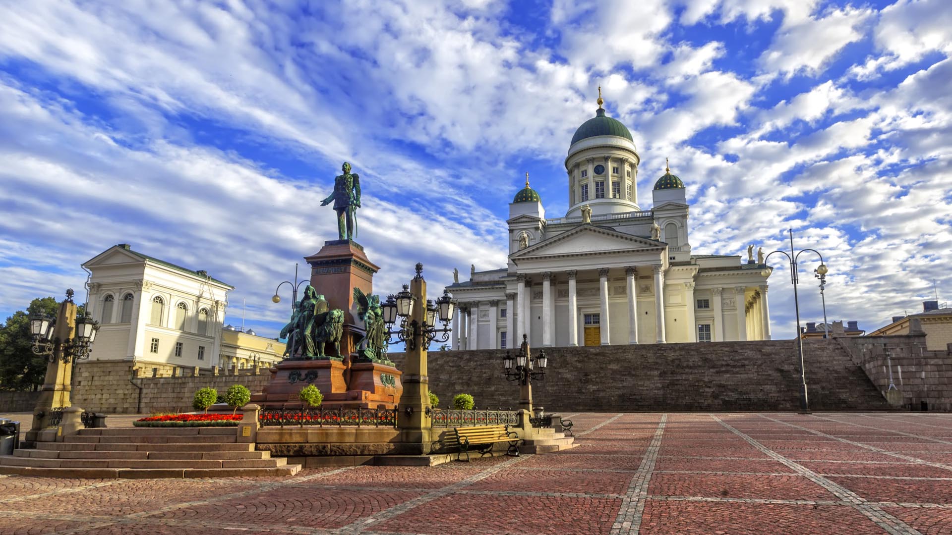 St.-Nicholas-Cathedral-monument-Alexander-II-Helsinki-Finland-guided-tour